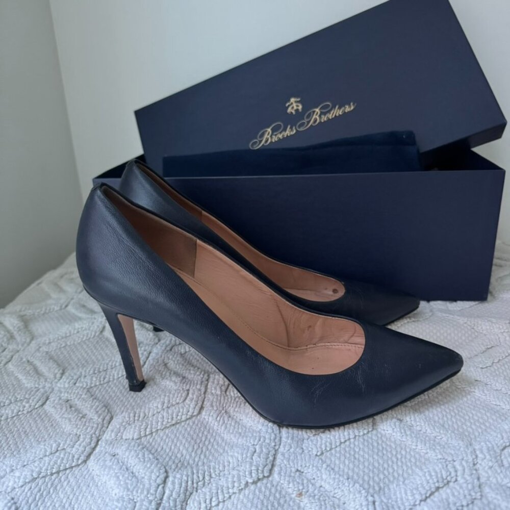 Brooks Brothers Navy Leather Heels - Picture 2 of 11